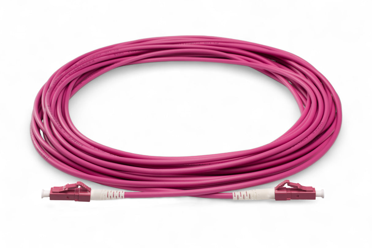 TAA合規 | 電信級 0.2dB LC/UPC to LC/UPC 多模 OM4 單工光纖跳線 | 康寧纖芯 | 洋紅色 OFNR 外被, 洋紅色接頭