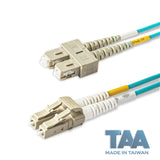 TAA合規 | 電信級 0.2dB  LC/UPC to SC/UPC 多模 OM3 雙工光纖跳線 | 康寧纖芯 |  水綠色 OFNR 外被, 米色接頭