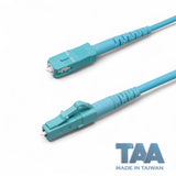TAA合規 | 電信級 0.2dB  LC/UPC to SC/UPC 多模 OM4 單工光纖跳線 | 康寧纖芯 |  水綠色 OFNR 外被, 水綠色接頭