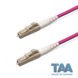 TAA合規 | 電信級 0.2dB  LC/UPC to LC/UPC 多模 OM4 單工光纖跳線 | 康寧纖芯 |  洋紅色 OFNR 外被, 米色接頭