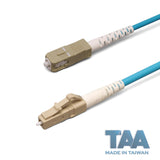 TAA合規 | 電信級 0.2dB  LC/UPC to SC/UPC 多模 OM4 單工光纖跳線 | 康寧纖芯 |  水綠色 OFNR 外被, 米色接頭